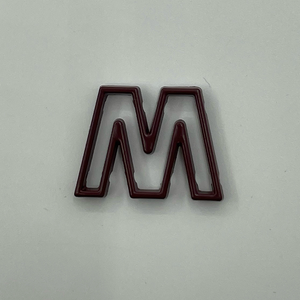 Étiquette <span class=keywords><strong>m</strong></span>étallique personnalisable en gros, écologique, plaquée brillante, à double ligne, <span class=keywords><strong>lettre</strong></span> <span class=keywords><strong>M</strong></span> creuse, pour la décoration de sweats à capuche, chapeaux et sacs de marque - Product Image 5