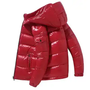 AQTQ Logo personnalisé faux manteau en duvet brillant tendance à capuche court épais hiver bombardier brillant doudoune pour hommes