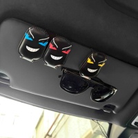 Support magnétique en cuir PU de qualité supérieure pour lunettes de soleil et cartes, motif visage amusant, pour pare-soleil de voiture, échantillon rapide