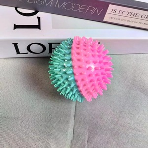 Cross Border Pet TPR Spiked Ball 7cm ของเล่นเคี้ยวสำหรับสุนัขแบบทนทาน ขนาด 7 ซม. สีคริสต์มาส สุ่มสี - Product Image 2