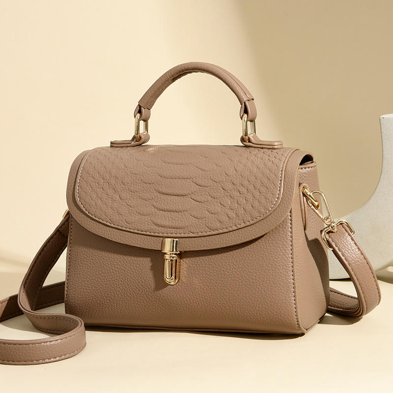 สีดำสีกากี