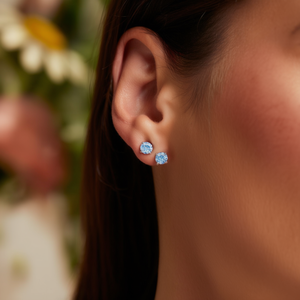 Orecchini a Perno in Oro Bianco con Zirconi Taglio Brillante Rotondo, Montatura a Griffe, Gioielli Unisex Classici alla Moda, Regalo 8x8mm - Product Image 2