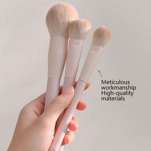 Ensemble de 13 pinceaux de maquillage personnalisés, manche en bois, cruelty-free, pour fond de teint, fard à paupières, pinceau crème, logo personnalisé - Product Image 3