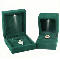 Großhandel Luxuriöse Hochzeits-Schmuckverpackung: Grüne Samtbox mit Individuellem Logo, LED-Beleuchtung für Diamantring, Anhänger, Armband und Halskette