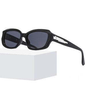 Nuovi <span class=keywords><strong>occhiali</strong></span> <span class=keywords><strong>da</strong></span> <span class=keywords><strong>sole</strong></span> <span class=keywords><strong>da</strong></span> uomo retrò 2025 <span class=keywords><strong>occhiali</strong></span> <span class=keywords><strong>da</strong></span> <span class=keywords><strong>sole</strong></span> <span class=keywords><strong>rettangolari</strong></span> <span class=keywords><strong>da</strong></span> <span class=keywords><strong>donna</strong></span> di lusso UV400 <span class=keywords><strong>occhiali</strong></span> <span class=keywords><strong>da</strong></span> guida classici di alta qualità Lentes - Product Image 2