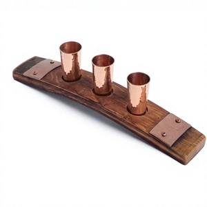 Support à verres en bois de qualité supérieure, élégant et raffiné, idéal pour la présentation sur comptoir, table ou en cuisine - Product Image 1