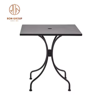 Table de restaurant carrée au design populaire, pieds en fer industriel, plateau en métal noir, table de café bistro carrée, table de salle à manger