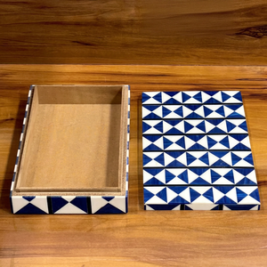 Boîte à bijoux en laque incrustée d'os unique faite à la main rectangulaire à carreaux blancs et bleus pour la décoration de table à la maison Souvenir - Product Image 1