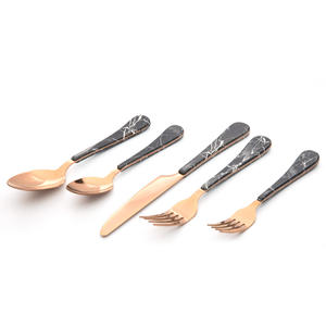Sofisticado Juego de 5 Utensilios de Cocina Tradicionales Portugueses, Cuchara Artística de Acero Inoxidable con Patrón de Espejo, Plástico para Viaje - Product Image 5