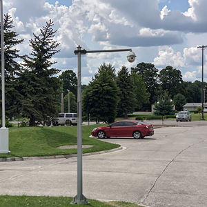 עמוד מצלמות אבטחה חיצוני 6 מטר בהתאמה אישית, תושבת פלדה מגולוונת, מצלמת בולט, שלט פרסומי, בהירות גבוהה, עמיד - Product Image 3