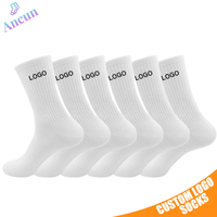 Vente en gros Prix bas Chaussettes sport en coton unisexe Fashion Colorful Custom Logo Socks Men