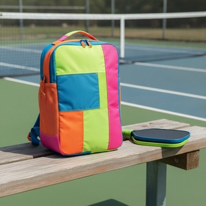 Sac de sport Pickleball Random-Scrap pour 2 raquettes avec compartiment ventilé pour chaussures, coupes de tissu variées, logo personnalisé, vente en gros - Product Image 3