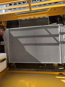 Excavadora de cadenas Komatsu PC350-7/8 usada, disponible en varios tonajes, entrega rápida, para trabajos de carga y descarga de mercancías en puertos. - Product Image 5