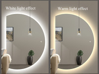 Miroir de salle de bain rond moderne à LED avec écran tactile intelligent demi-lune irrégulier rétro-éclairé avec fonction lumineuse pour la maison ou l'hôtel