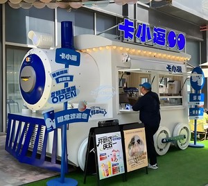 Nuevo Remolque de Comida Móvil con Equipamiento para Café, Helados y Hot Dogs - Product Image 3