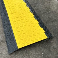 Rampa protectora de cable abatible de 5 canales de alta resistencia Solución de gestión de cables para uso en exteriores