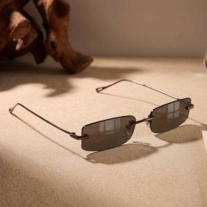 Gafas de Sol Metálicas Sin Montura Ligeras de Primera Calidad para Unisex con <span class=keywords><strong>Lentes</strong></span> de Nailon UV400, Monturas Cuadradas, Almohadillas Nasales Ajustables y Logotipo Personalizado - Product Image 2