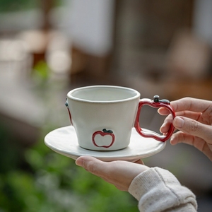 Juego de Tazas de Café de Cerámica con Forma de Manzana en Color Blanco Crema, Estilo Nórdico, para Regalo Navideño y Cafetería en Casa, Marca BAMBUS - Product Image 1