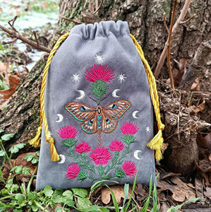 Индивидуальные бархатные мешочки для карт Таро с вышивкой, узором «Одуванчик-бабочка» и кисточкой на шнурке - Product Image 3
