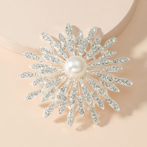 Broches coreanos personalizados para mujer, accesorios con diamantes de imitación de copo de nieve, broche de perlas de cristal, Broches de flores - Product Image 2