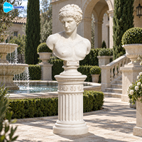 Buste classique en marbre romain, sculpture en pierre sculptée à la main, décor personnalisé sur piédestal pour villa, jardin, musée, cour, hôtel