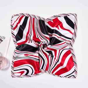 Écharpe carrée à impression numérique personnalisée, fabriquée en tissu de coton et de rayonne pour femmes - Product Image 6