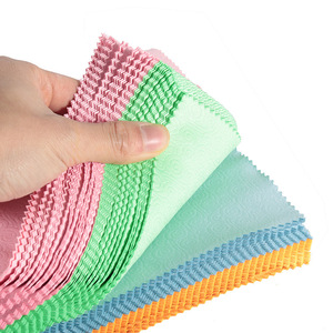 Chiffons de nettoyage en daim personnalisés 14,5x17,5cm rectangulaires, non pelucheux, pour écrans et cuisine, style gaufré, référence 7002 - Product Image 1