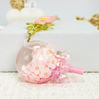 Porte-clés créatif et tendance en acrylique multi-formes avec paillettes liquides, breloque Sakura à pétales de fleurs roses flottants, style dessin animé mignon