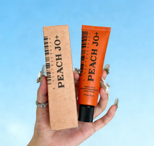 Crème pour les mains minimaliste PEACH JO+ Peach Blossom Pro-Xylane, parfum Musc Blanc, pour hydrater et parfumer la peau des femmes - Product Image 1