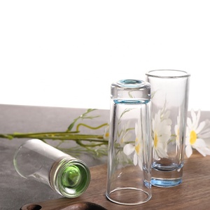 Cadeaux de fête des pères Cuisine Verres à liqueur amusants Cadeau de pendaison de crémaillère Verres à liqueur <span class=keywords><strong>Tequila</strong></span> avec base colorée Barware Whisky Shot Glass - Product Image 2