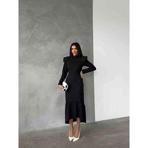 Robe à détail sur l'épaule - Noir - Product Image 1