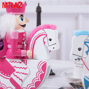 M23003 <span class=keywords><strong>MRAZ</strong></span> 25cm Décoration de Noël en gros Cheval à bascule rose Soldat Casse-Noisette en bois Ornement musical - Product Image 2