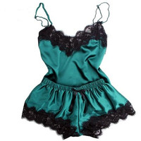 P016 Ensemble de Nuit Sexy en Satin pour Femmes, Pyjama Noir en Dentelle Col V, Lingerie sans Manches avec Haut et Short Mignons