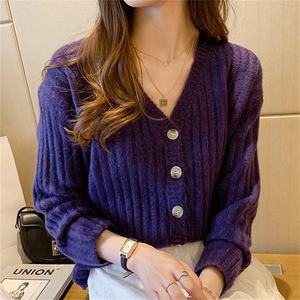 OEM & ODM <span class=keywords><strong>Cardigan</strong></span> rouge personnalisé pour femmes Large lamelle côtelée marbre texturé Bouton tricot vierge col en v pull Streetwear - Product Image 3