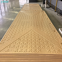 Tapis creux professionnel OEM de 102 mm avec connexion par boulons et surface de protection du sol pour zone d'équipement