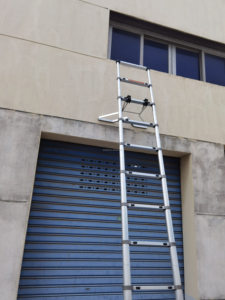 Accessoire d'extension murale Deliladder Entretoise d'échelle sécurisée et stable avec pieds en caoutchouc antidérapants - Product Image 4