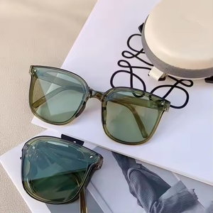 Vente en Gros Direct Usine – Lunettes de Soleil Pliables Économiques Anti-UV, Design Tendance et Personnalisé pour Hommes et Femmes, Protection Solaire Plage - Product Image 6