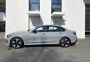 <span class=keywords><strong>BMW</strong></span> i3 d'occasion 2025 EDrive 40 L Shadow Edition Uniland Motors, berline d'occasion à transmission intégrale en Chine, bon état - Product Image 2