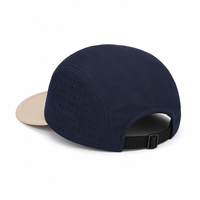 Casquette de camping à 5 panneaux en polyester bicolore à visière plate avec découpe laser latérale et logo imprimé, idéale pour le kayak, la randonnée et les activités de plage