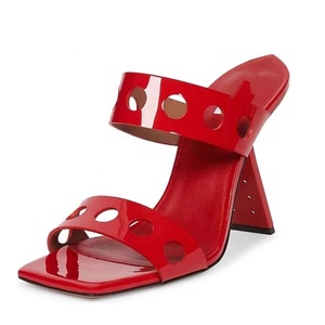 Sandalias de mujer con doble correa y tacón de cuña alto, estilo mule con punta cuadrada abierta, de charol, para fiesta - Product Image 6