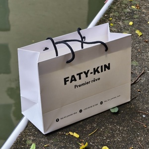 Sacs fourre-tout promotionnels de luxe en papier noir, grands sacs en papier kraft personnalisés imprimés pour vêtements, cadeaux et shopping avec logo - Product Image 6