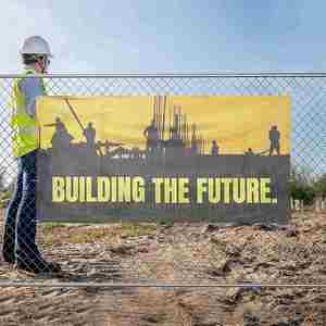 Banners rectangulares personalizados de malla para cercas, estilo colgante/guirnalda, con ojales metálicos, doble costura y estampado de imagen personalizada - Product Image 2