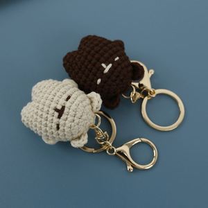 Llavero de oso amigurumi de ganchillo hecho a mano, colgante para coche, muñecos de ganchillo de diseño, animales de ganchillo de hilo, llavero de oso de punto y ganchillo - Product Image 4