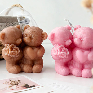 Vela Aromática con Forma de Oso Abrazado, Romántica, con Corazón y Flores, para Decoración de Bodas, Recuerdo para Parejas en San Valentín - Product Image 1