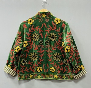 Elegante Chaqueta Suzani con Cuello Alto Bordado a Mano, Chaqueta de Invierno de Manga Larga Hecha a Mano, 100% Lana, Estilo Elegante y Cálido - Product Image 6
