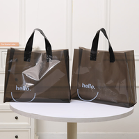 Sacs en plastique réutilisables élégants et minimalistes gris fumé transparents avec impression personnalisée et poignées noires, haute capacité de charge