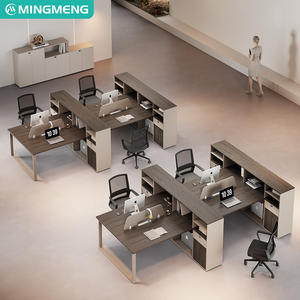 Escritorio y silla de oficina modernos y minimalistas para cuatro miembros del personal, escritorio de oficina para estaciones de trabajo con estanterías. - Product Image 1