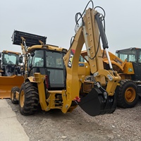 Chargeuse-pelleteuse CAT 416E d'origine en bon état avec une charge nominale de 7200 kg, une puissance de 75 kW, une pompe hydraulique et un moteur à vendre