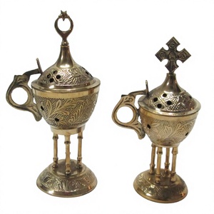 Juego de 2 Quemadores de Incienso de Latón Estilo Europeo con Cruz Católica en la Parte Superior, Artículos Religiosos, Regalo Religioso, Decoración para el Hogar - Product Image 1