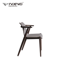 Chaise de salle à manger moderne portable personnalisée en gros, couleur rouge Oka fumé, revêtement en similicuir, pieds en bois, pour la maison et l'hôtel